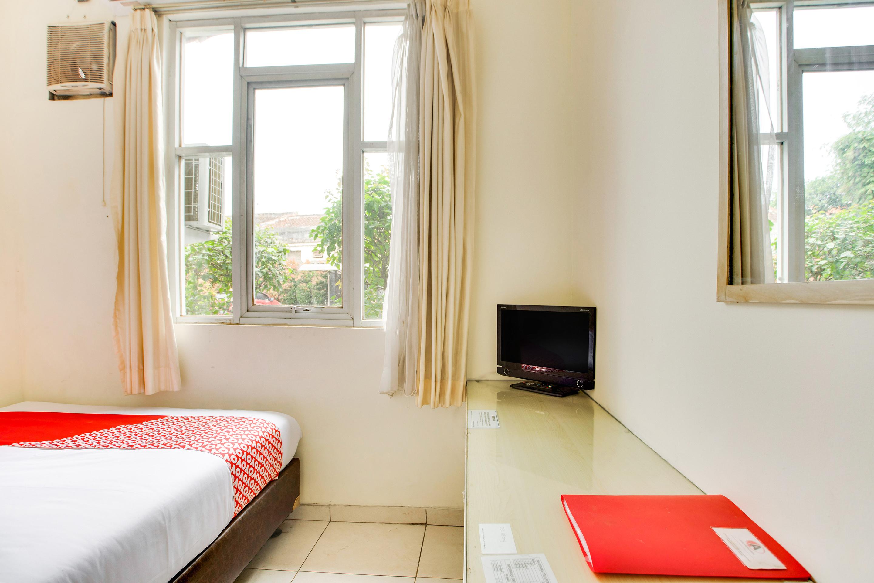 Reddoorz @ Hotel Arimbi Dewi Sartika Baru Bandung Exterior photo