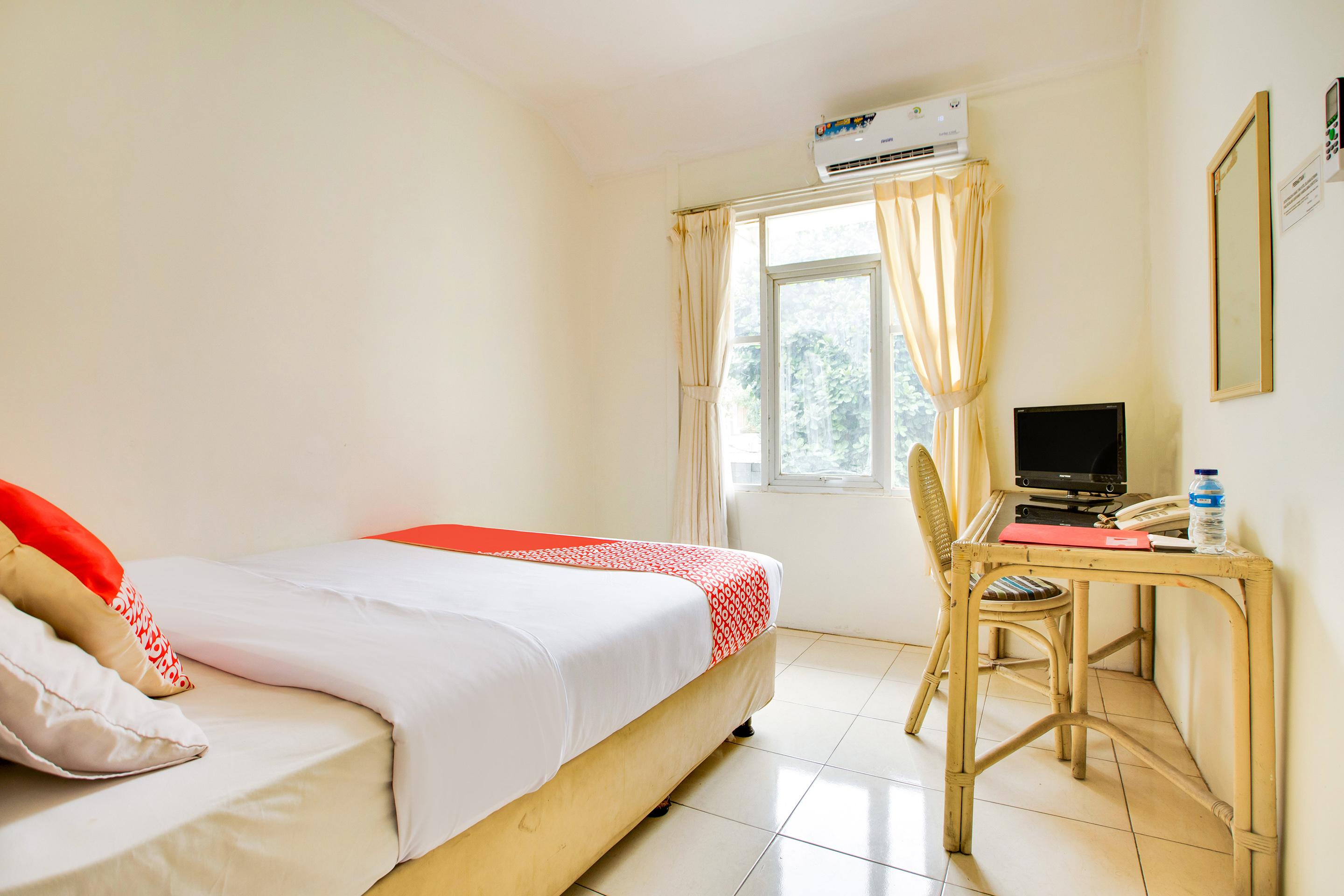 Reddoorz @ Hotel Arimbi Dewi Sartika Baru Bandung Exterior photo