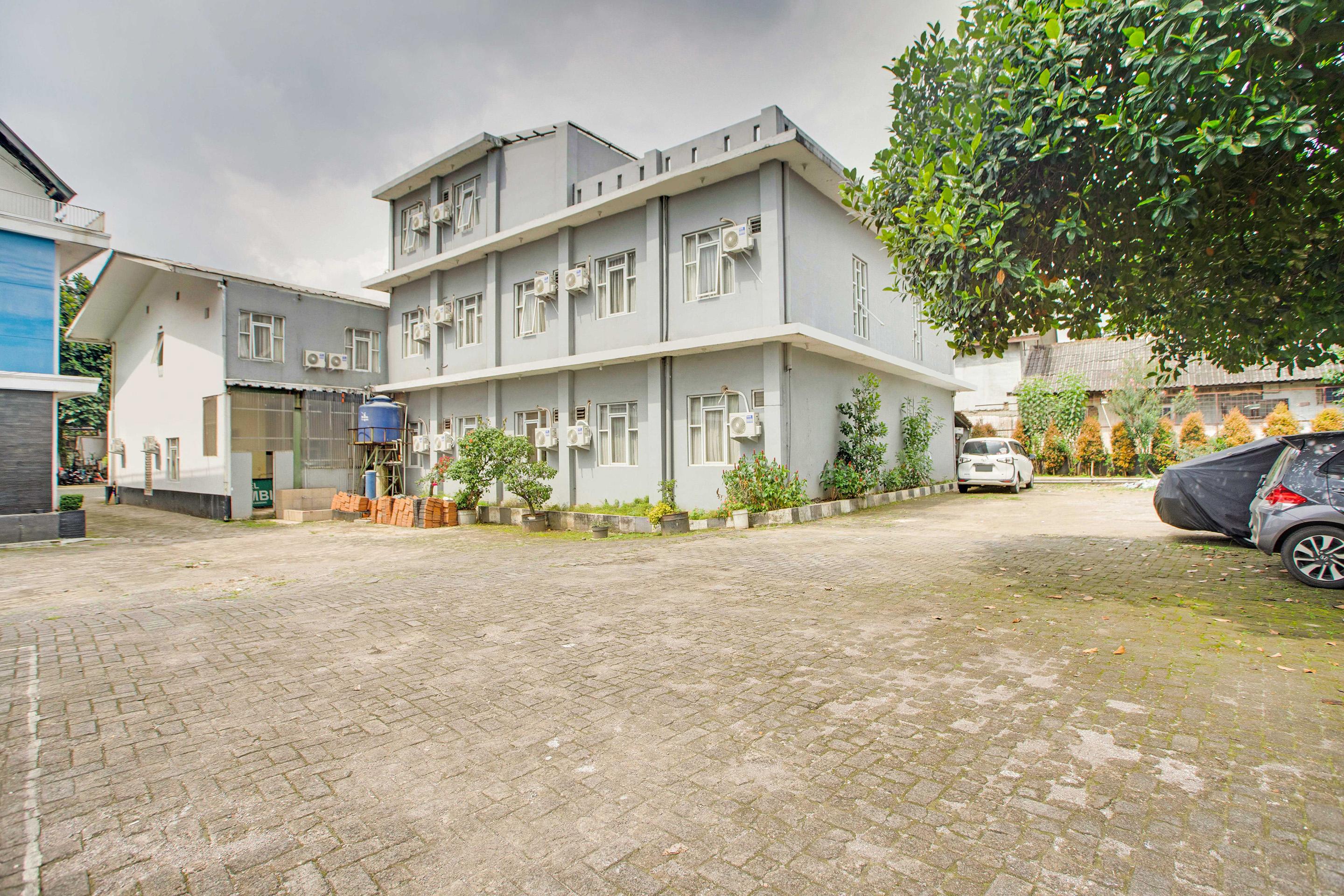Reddoorz @ Hotel Arimbi Dewi Sartika Baru Bandung Exterior photo