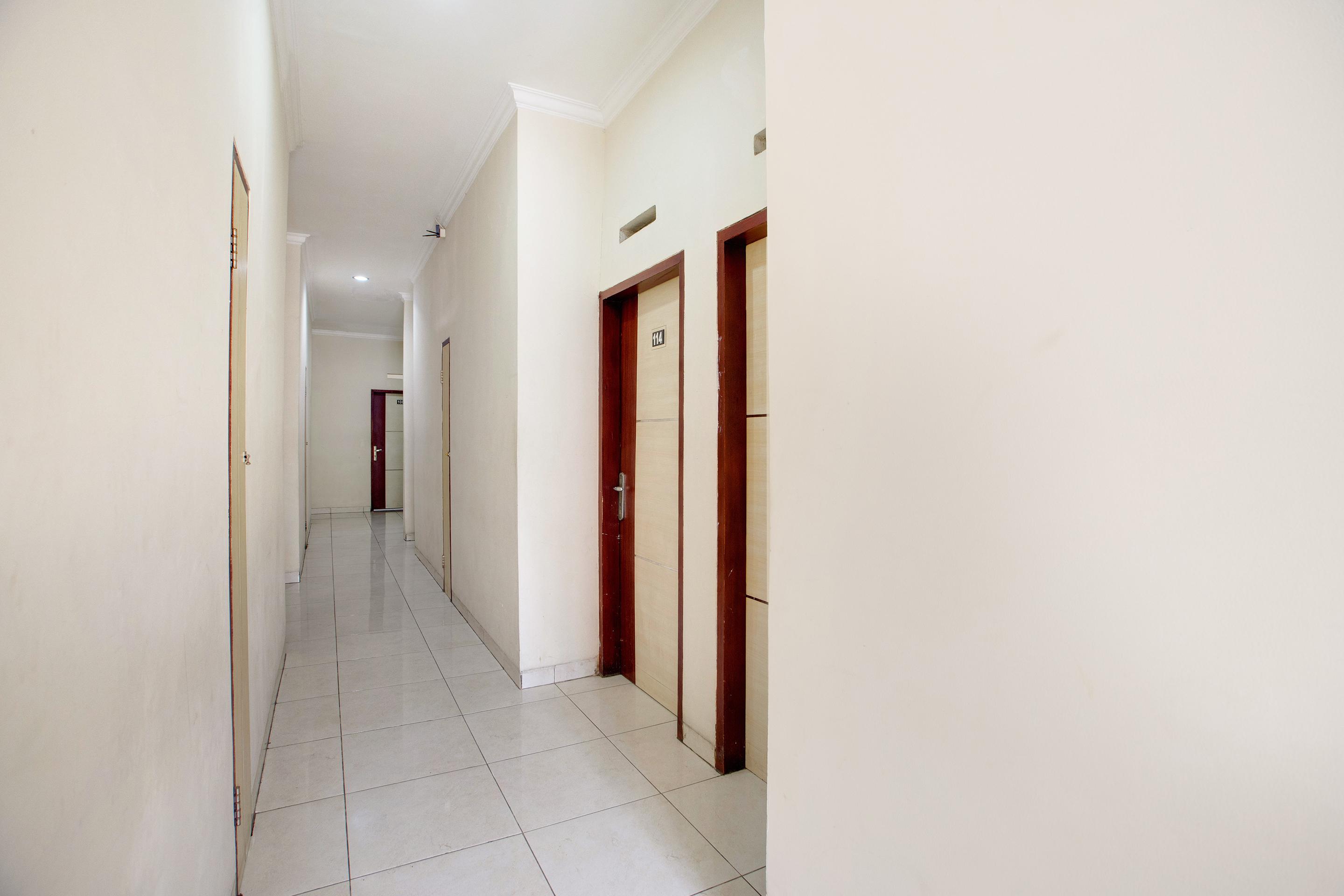 Reddoorz @ Hotel Arimbi Dewi Sartika Baru Bandung Exterior photo
